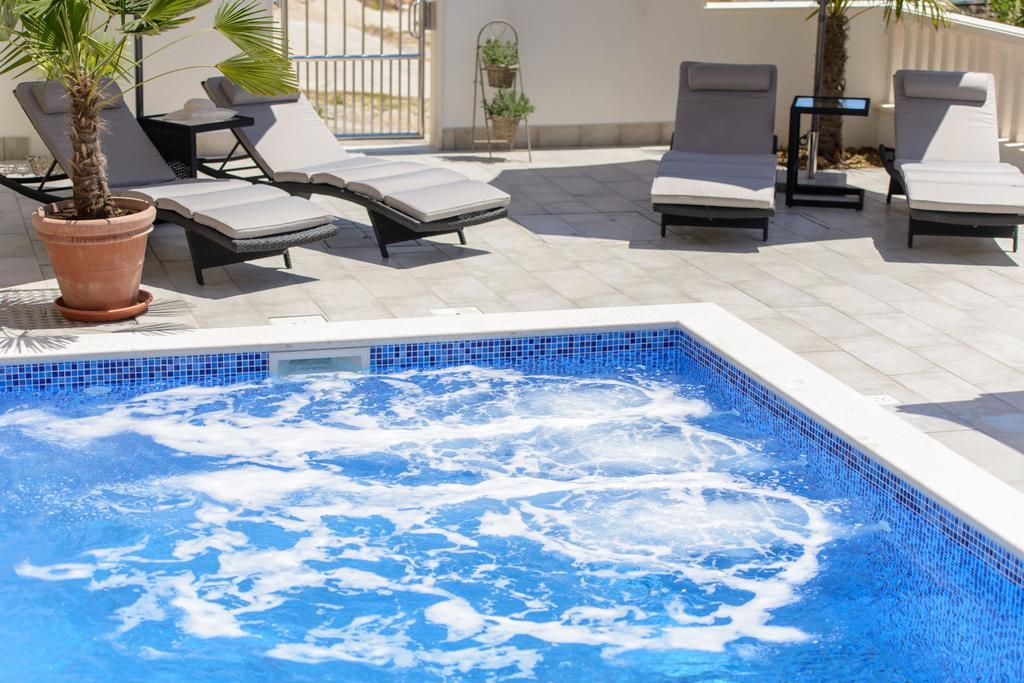 Apartments Villa Atlantis Trogir Buitenkant foto