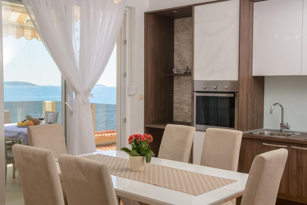 Apartments Villa Atlantis Trogir Buitenkant foto